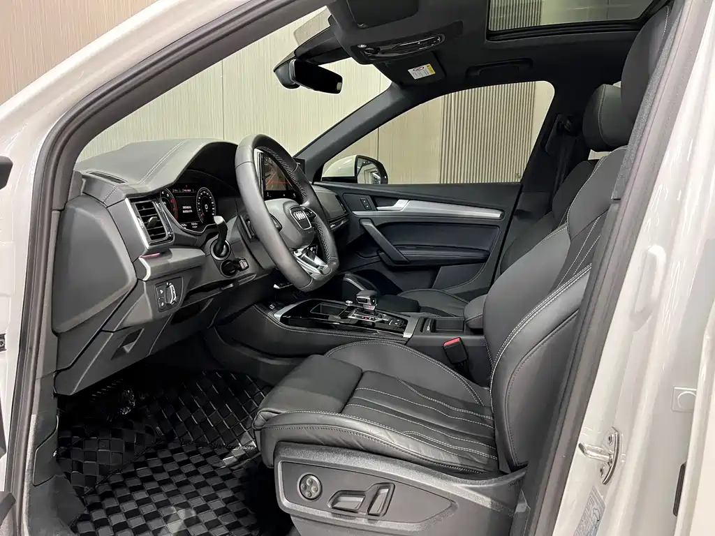 Audi Q5L Sportback 2023 — фото 7