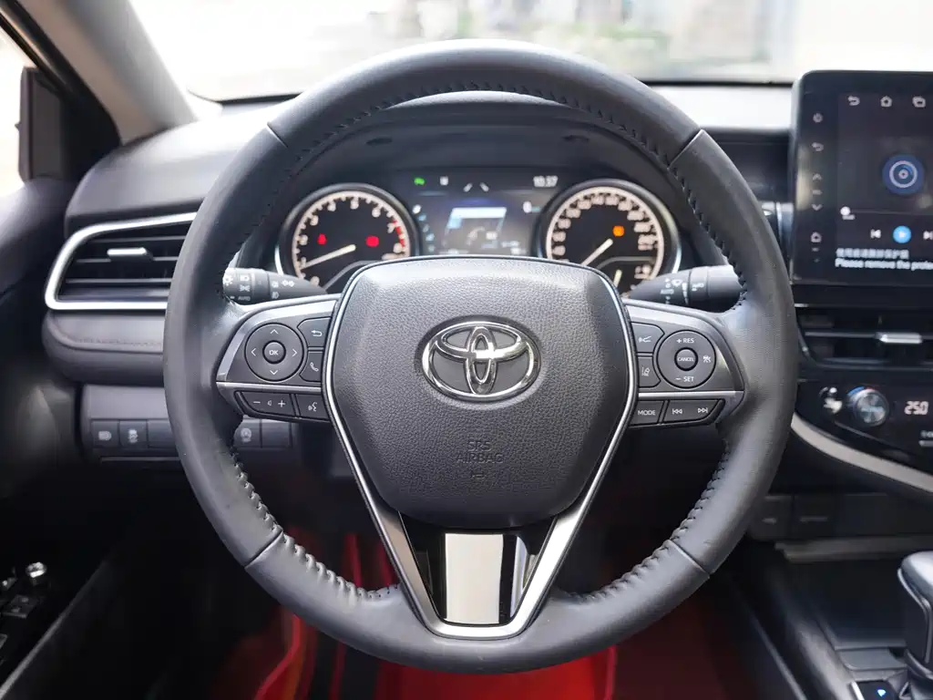 Toyota Camry 2023 — фото 12