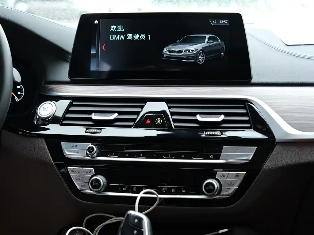 BMW 5 Series New Energy 2019 — фото 10