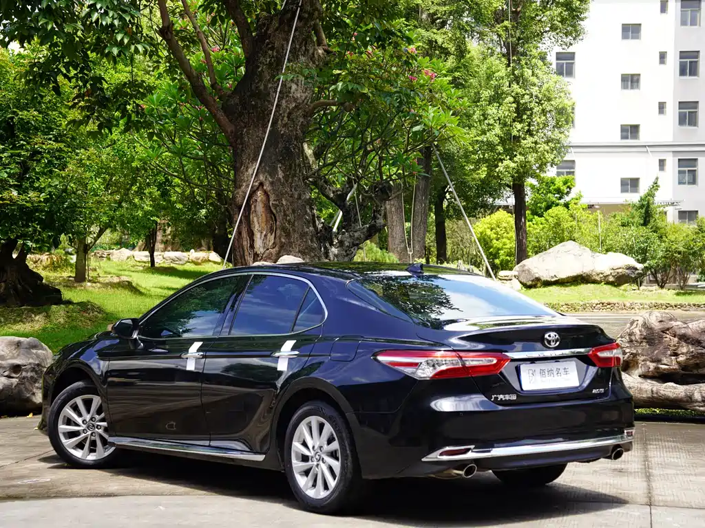 Toyota Camry 2023 — фото 6
