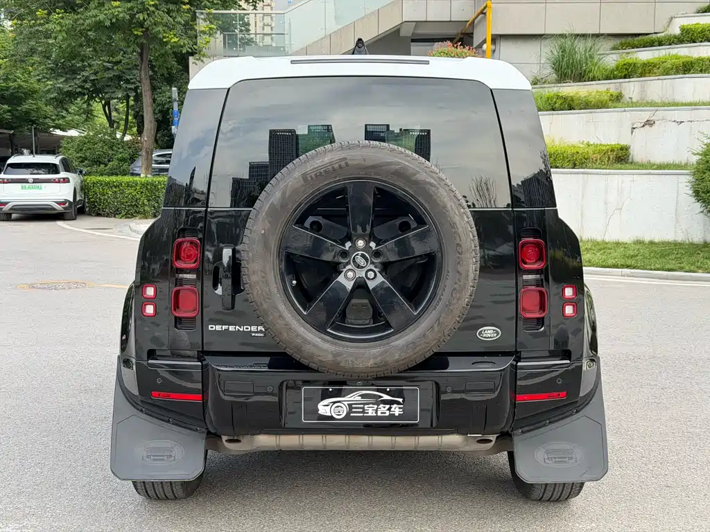 Land Rover Defender 2023 — фото 12
