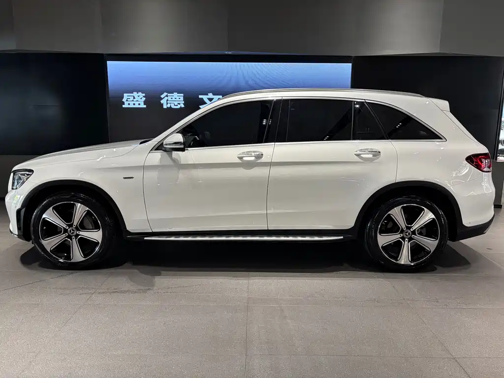 Mercedes-Benz GLC 2023