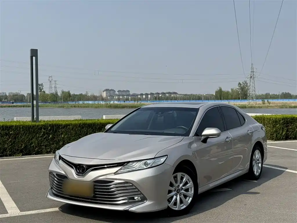 Toyota Camry 2019 — фото 2
