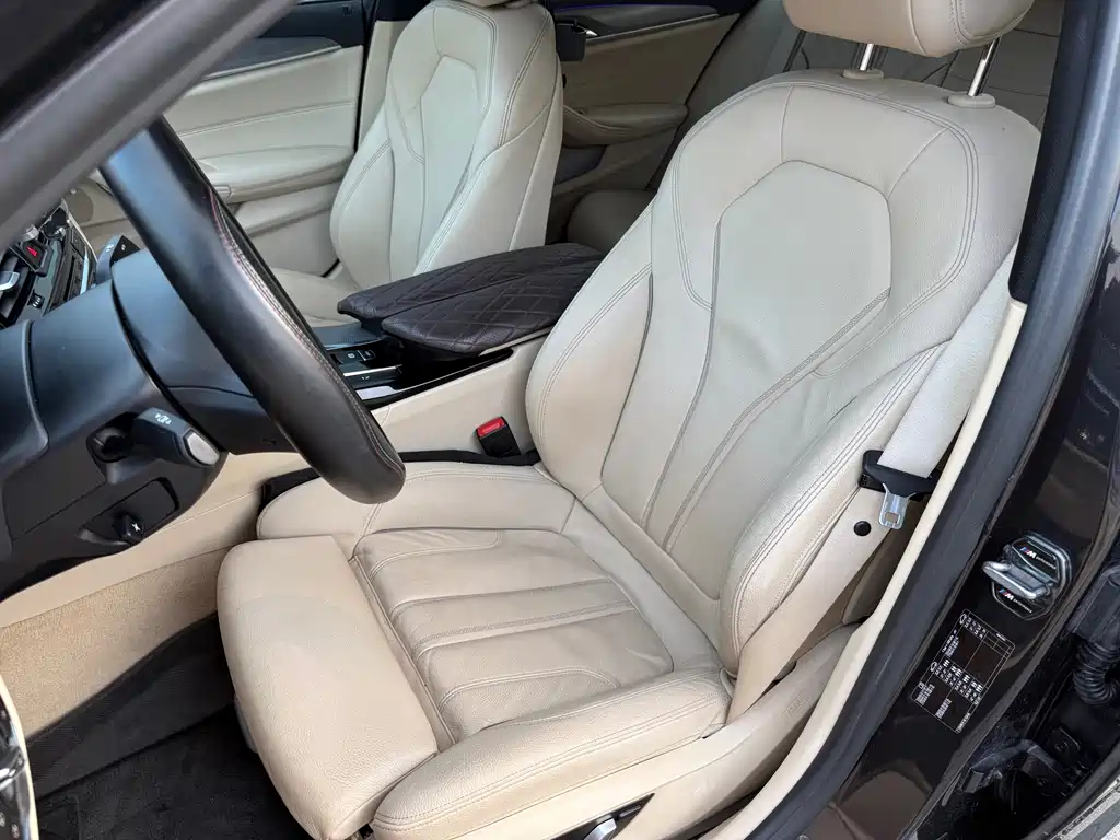 BMW 5 Series 2018 — фото 10