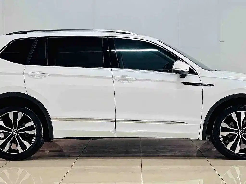 Volkswagen Tiguan L 2024 — фото 4