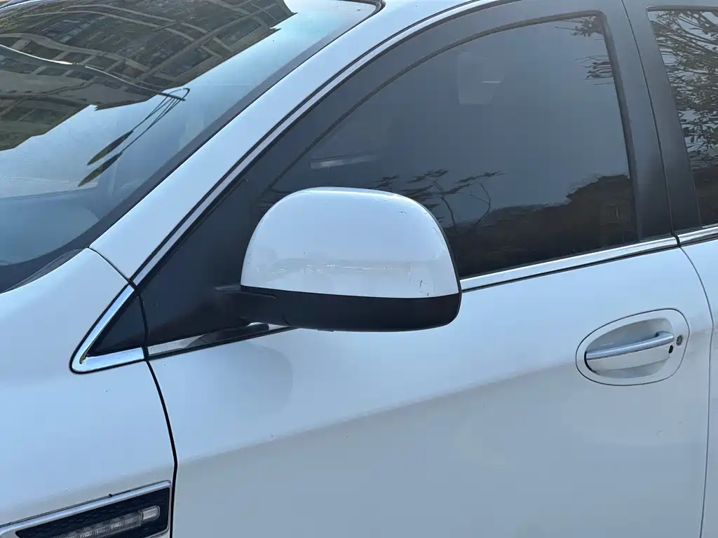 Luxgen Big 7 SUV 2017 — фото 11