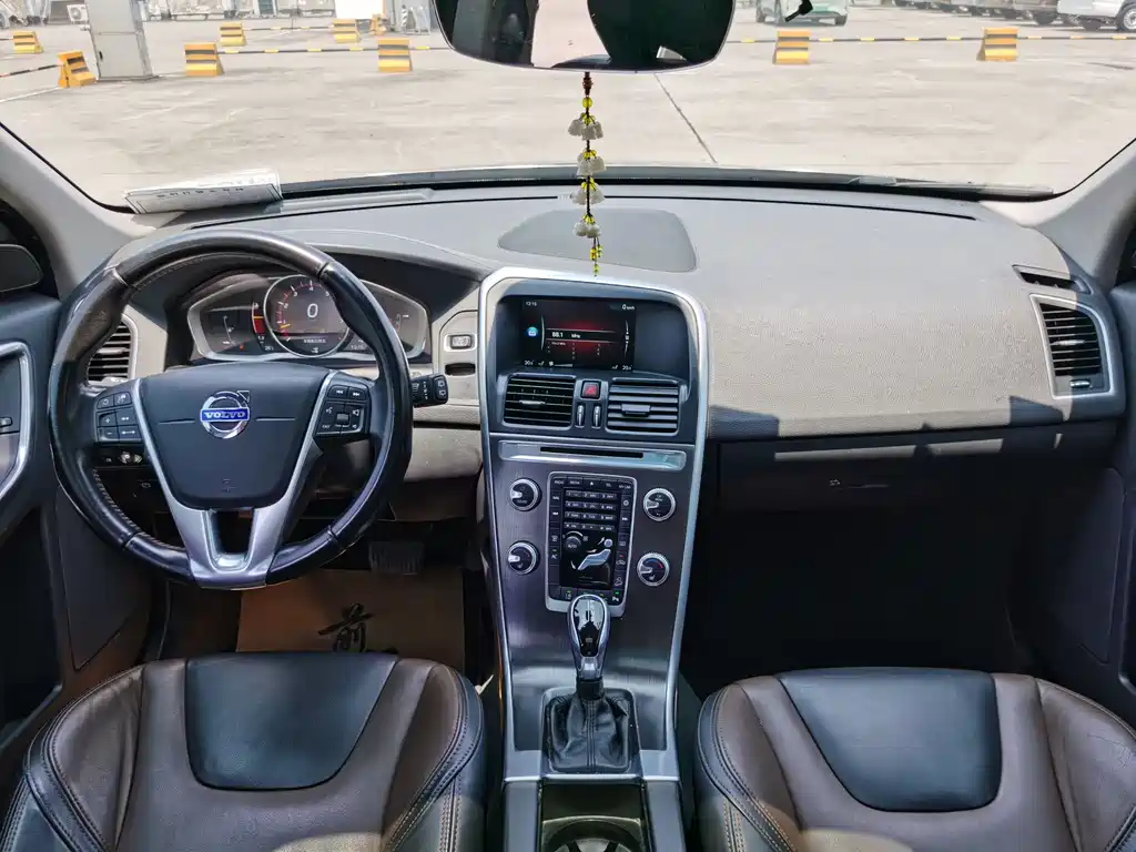 Volvo XC60 2015 — фото 11