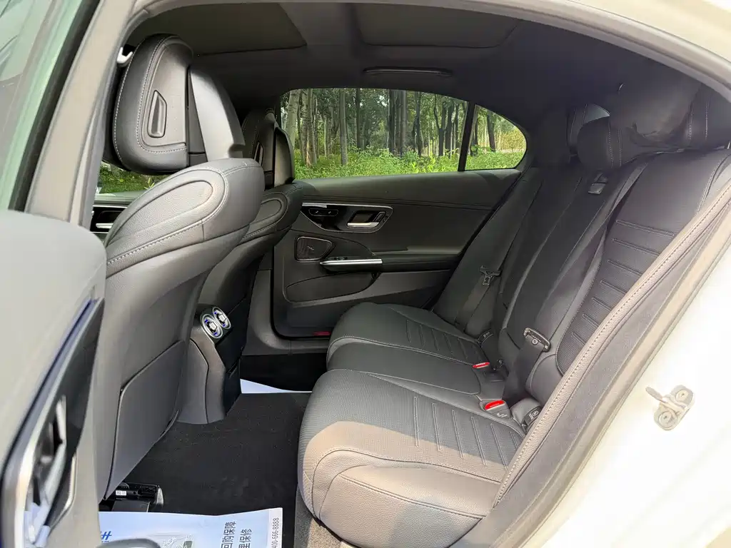 Mercedes-Benz C-Class 2025 — фото 18