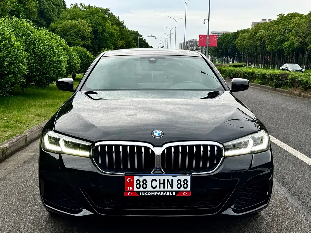 BMW 5 Series 2022 — фото 2