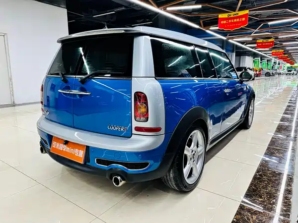 MINI Clubman 2011