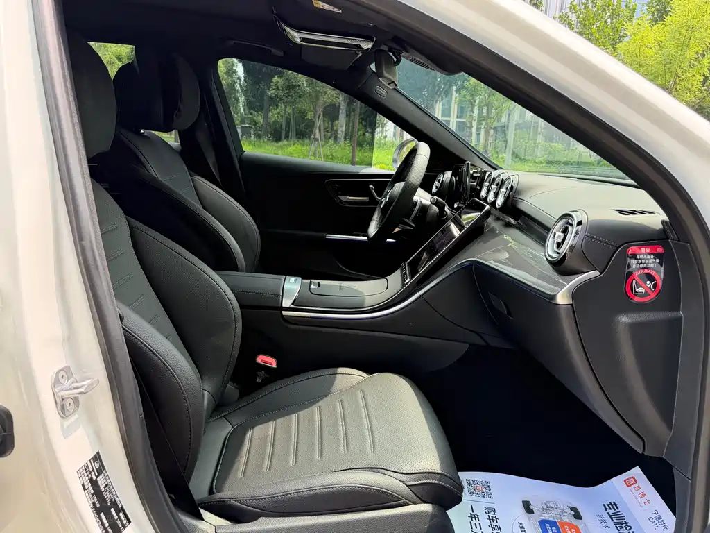 Mercedes-Benz C-Class 2025 — фото 15