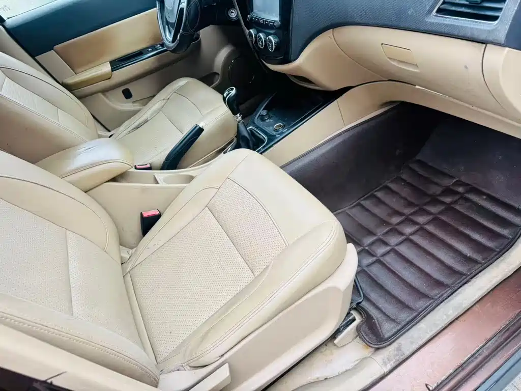 Wuling Hongguang 2015 — фото 10