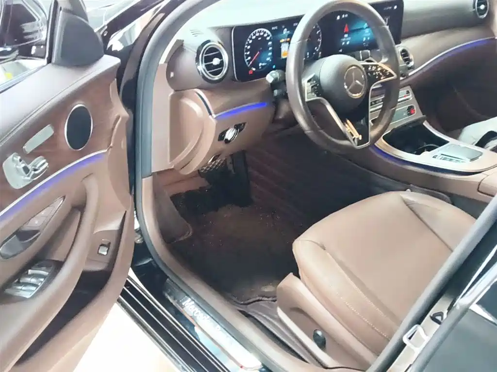 Mercedes-Benz E-Class 2023 — фото 16