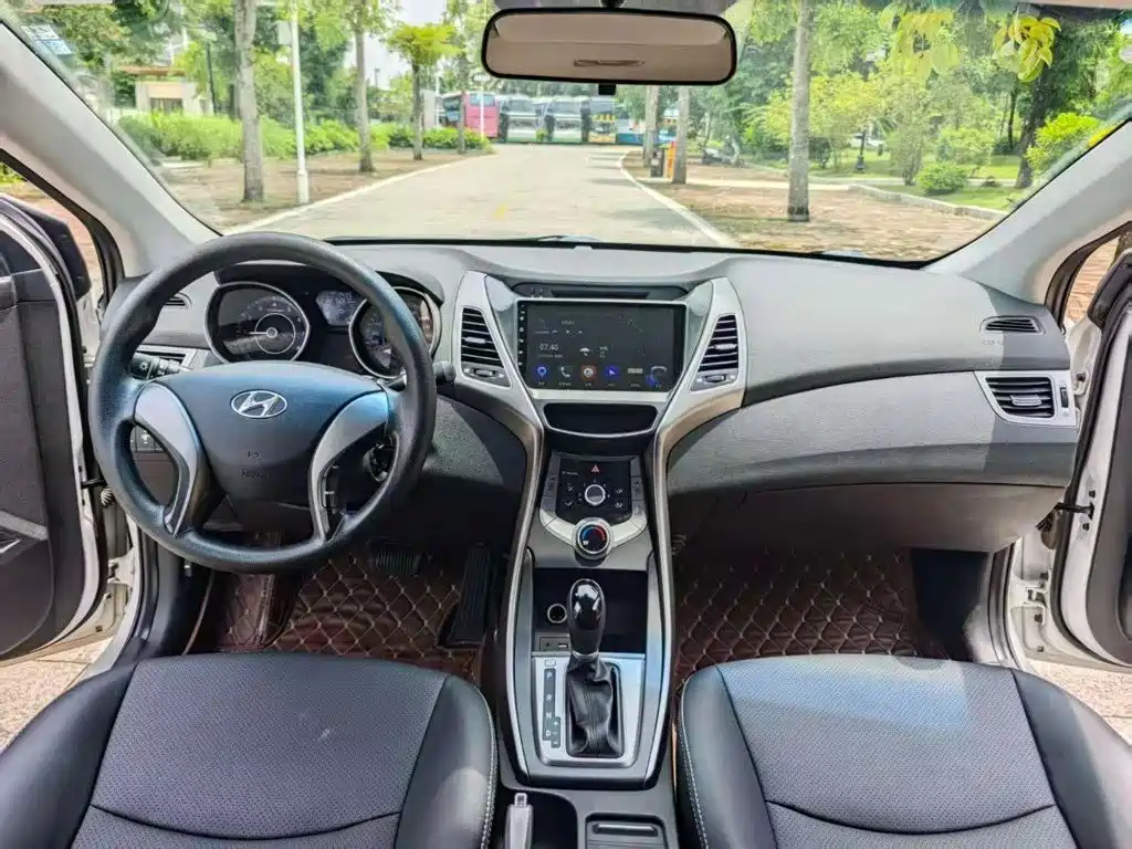 Hyundai Elantra Langdong 2018 — фото 6