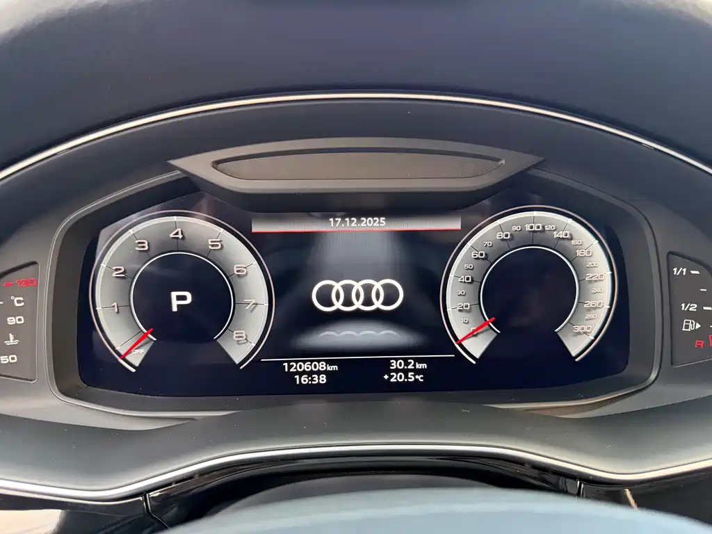 Audi Q7 2023 — фото 12