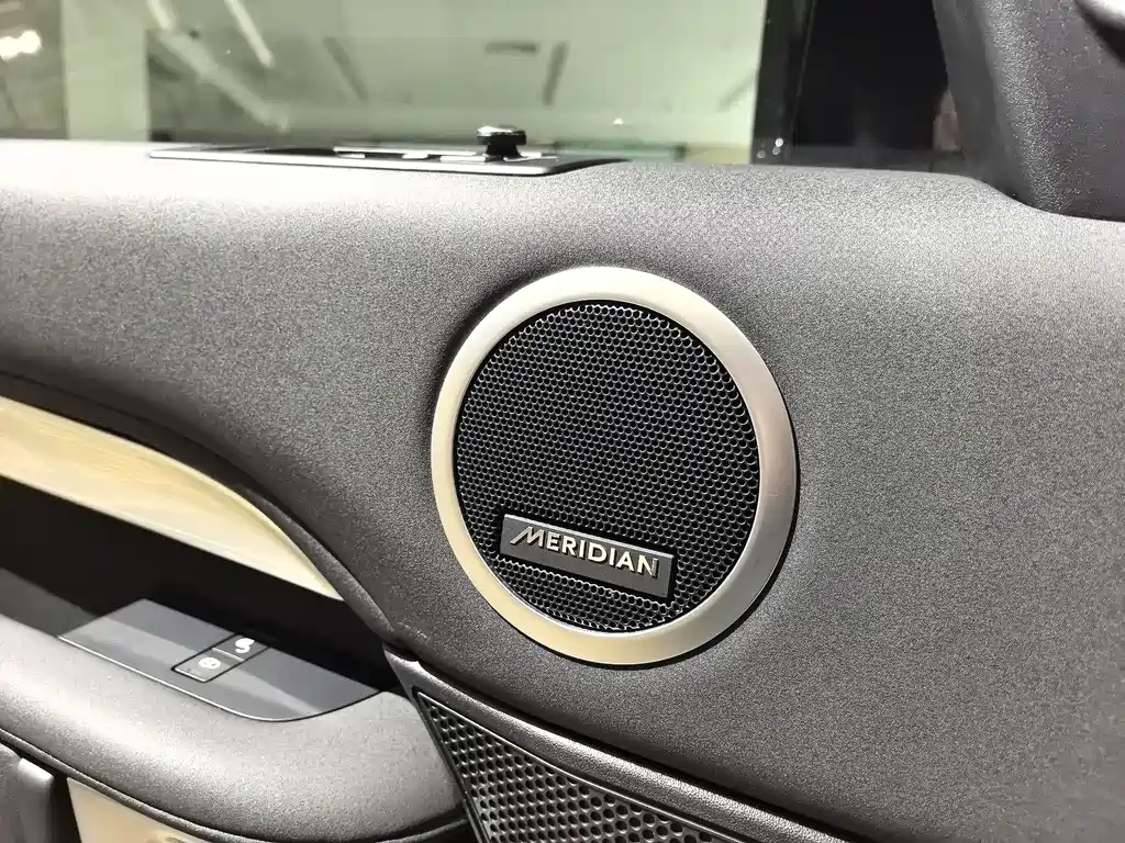 Land Rover Discovery 2019 — фото 10