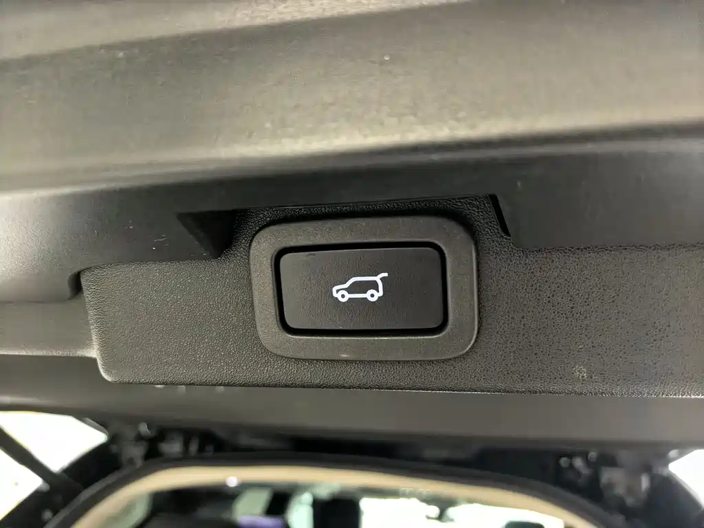 Land Rover Discovery 2019 — фото 13