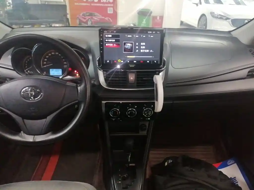 Toyota Yaris L 2021 — фото 13
