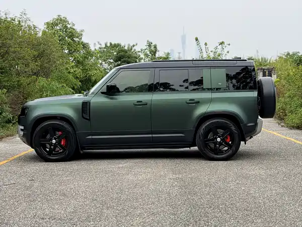 Land Rover Defender 2020