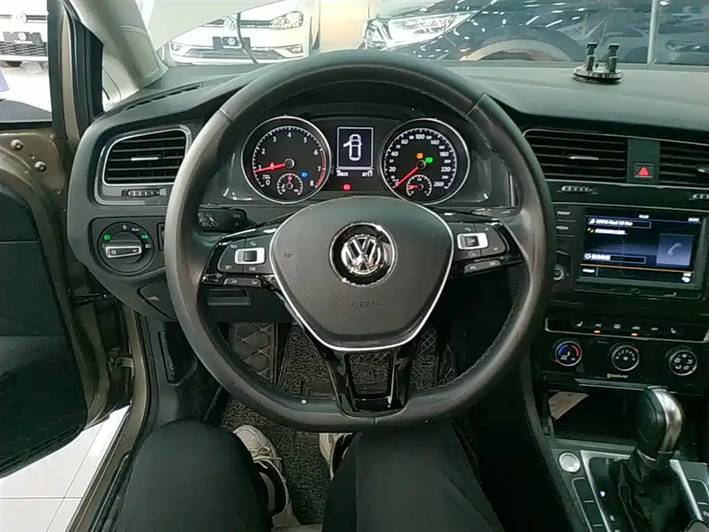 Volkswagen Golf 2017 — фото 11
