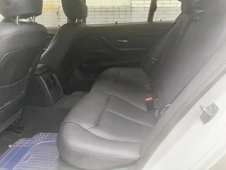BMW 3 Series 2018 — фото 11