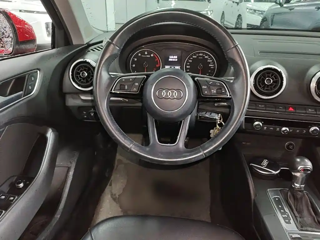 Audi A3 2018 — фото 11