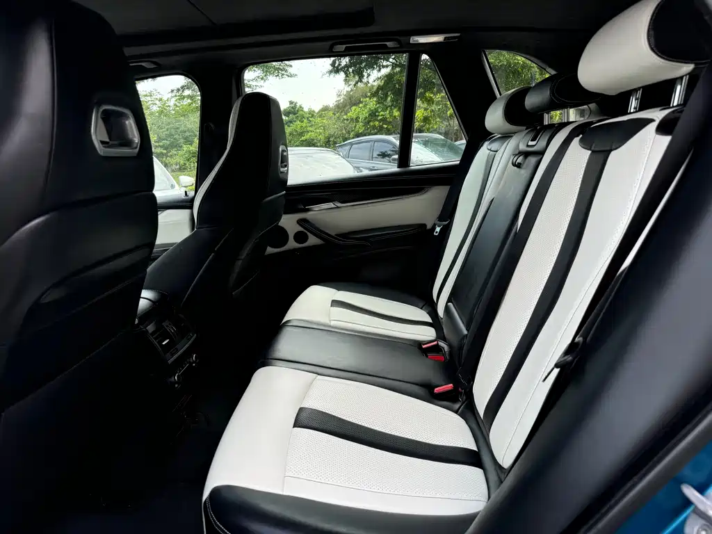 BMW X5 M 2016 — фото 12