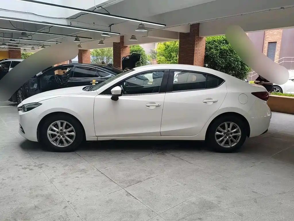 Mazda 3 Axela 2018 — фото 2