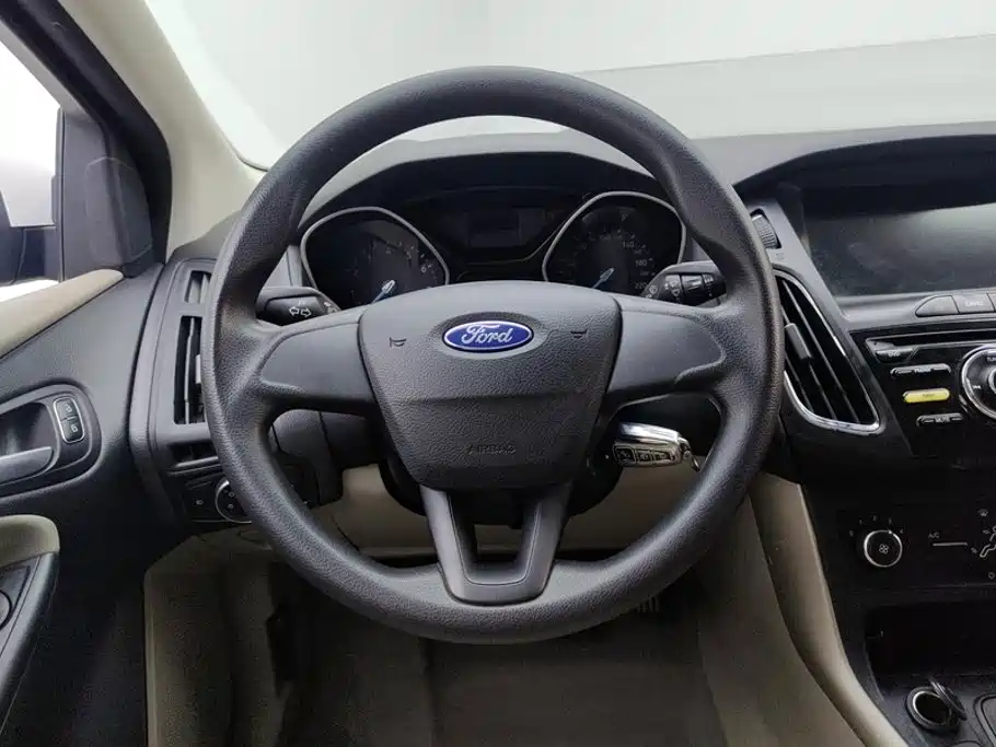 Ford Focus 2016 — фото 15