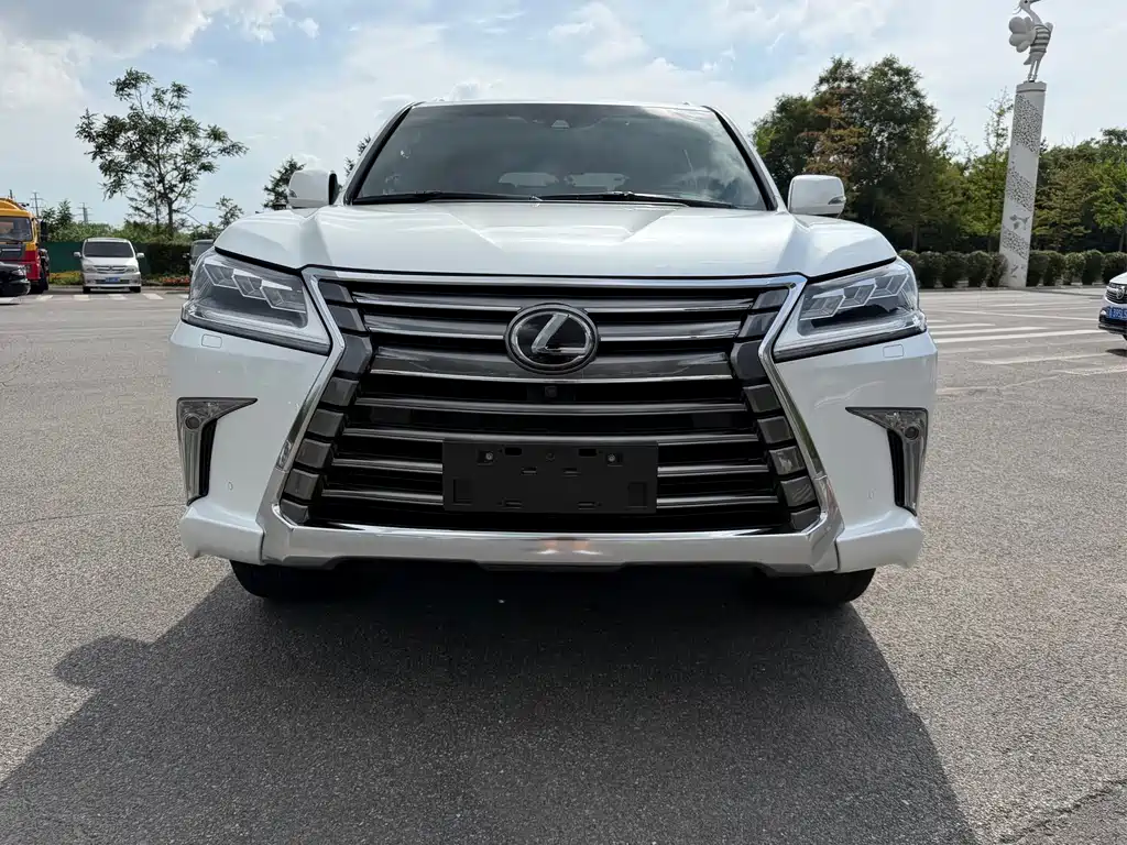 Lexus LX 2018 — фото 2