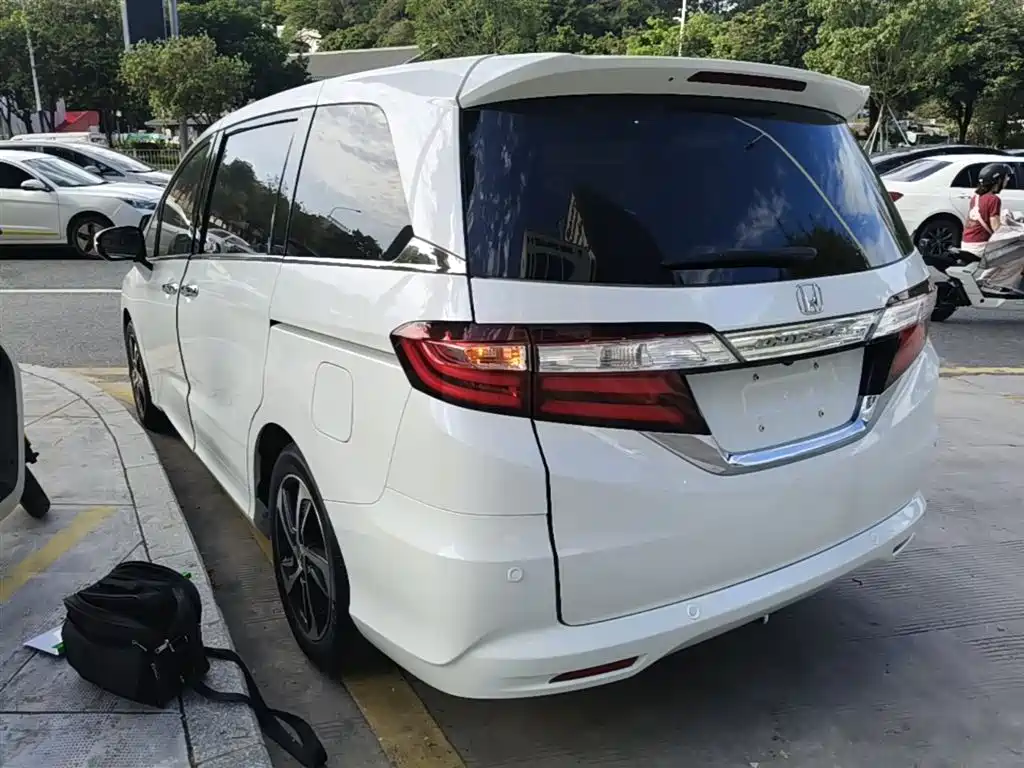 Honda Odyssey 2016 — фото 5