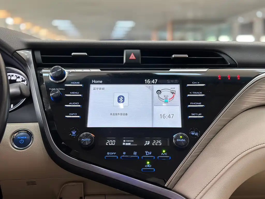 Toyota Camry 2018 — фото 15