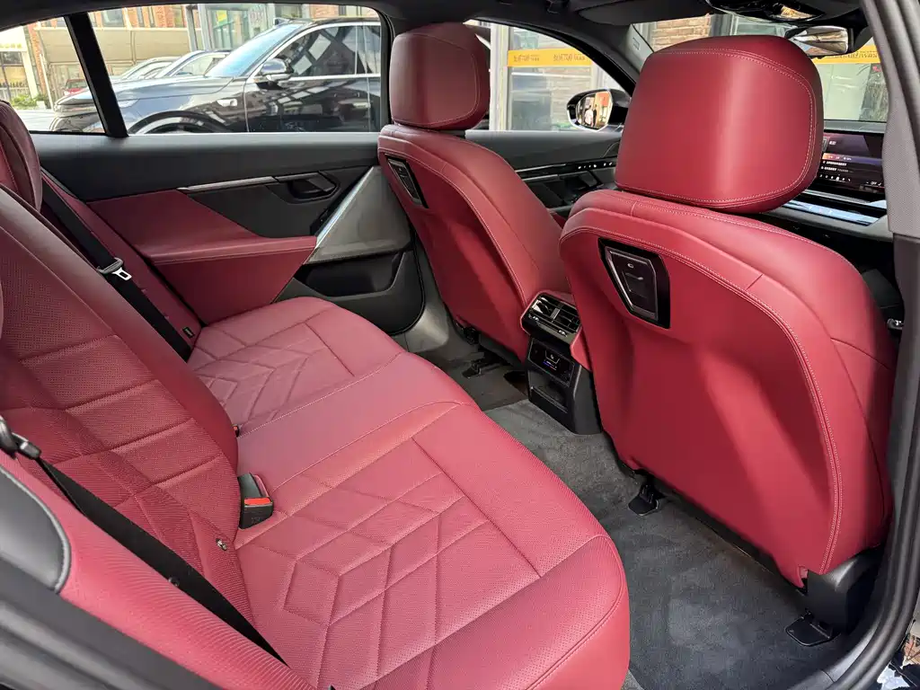 BMW i5 2025 — фото 18