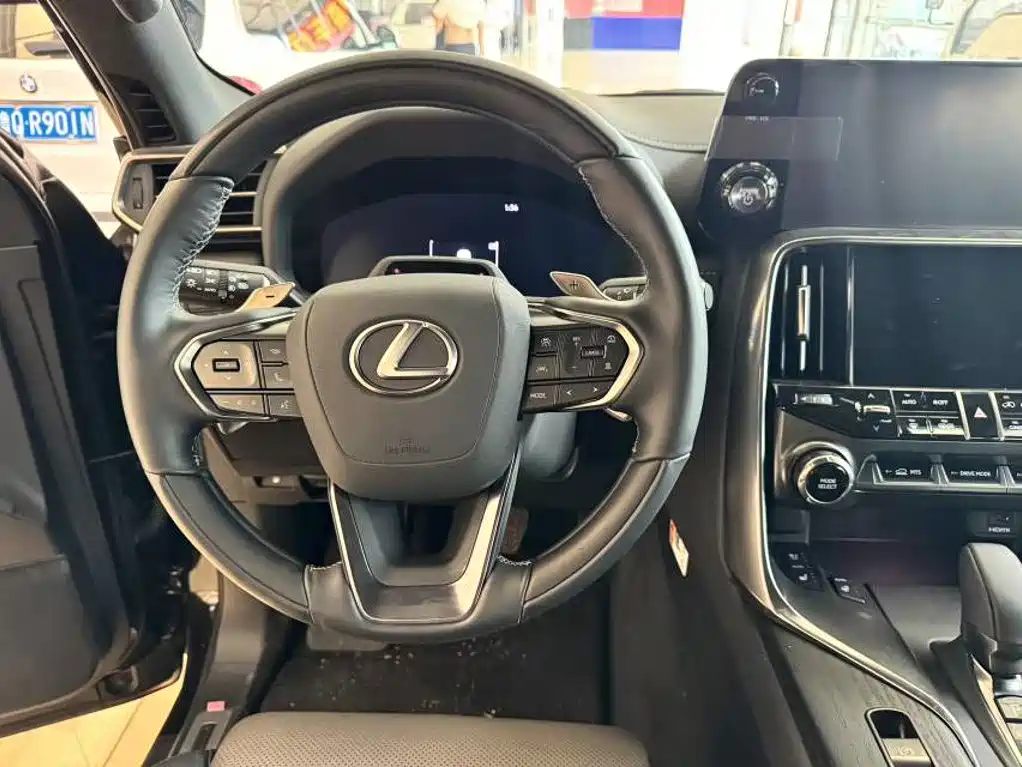 Lexus LX 2025 — фото 8