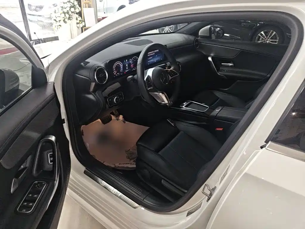Mercedes-Benz A-Class 2024 — фото 15