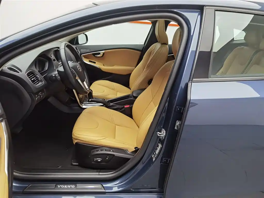Volvo V40 2017 — фото 10