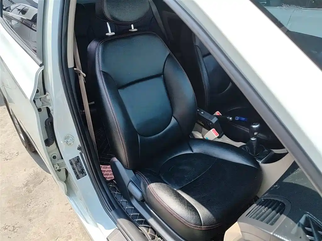 Hyundai Verna 2016 — фото 25