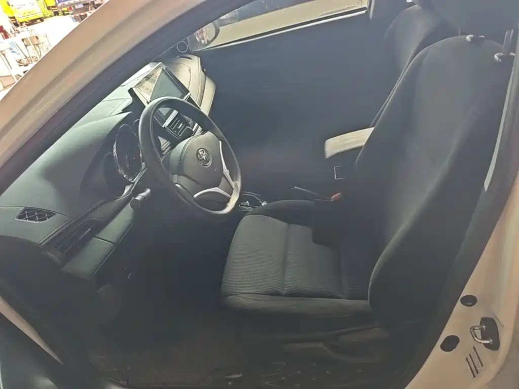 Toyota Yaris L 2020 — фото 15