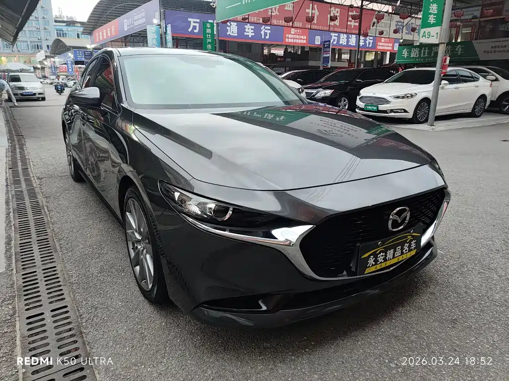 Mazda 3 Axela 2022 — фото 3
