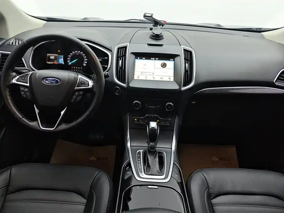 Ford Edge 2018 — фото 12