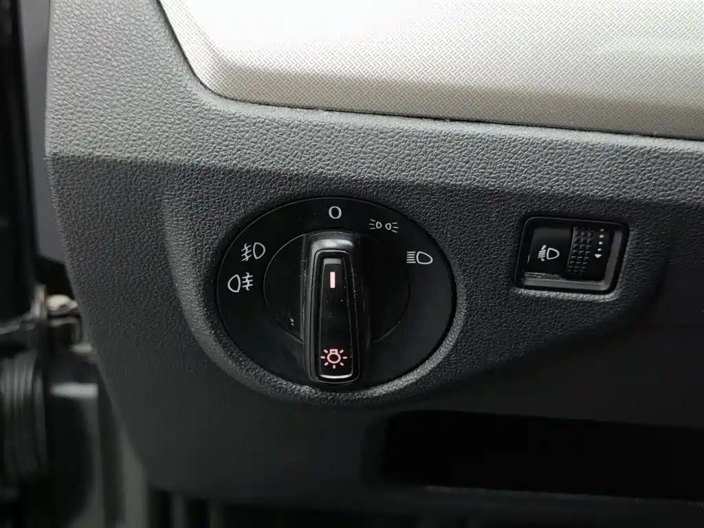Volkswagen Lavida 2018 — фото 21