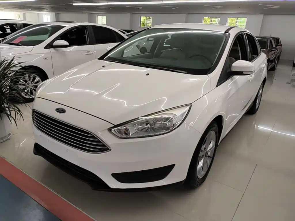 Ford Focus 2018 — фото 2