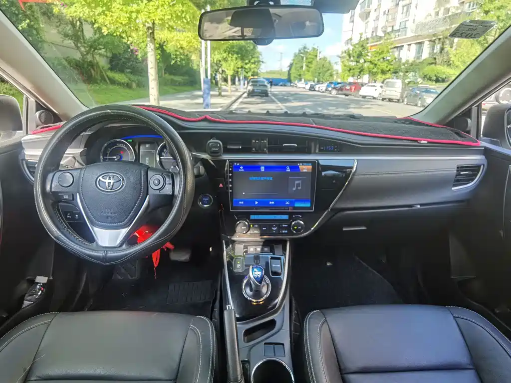 Toyota Corolla 2017 — фото 10