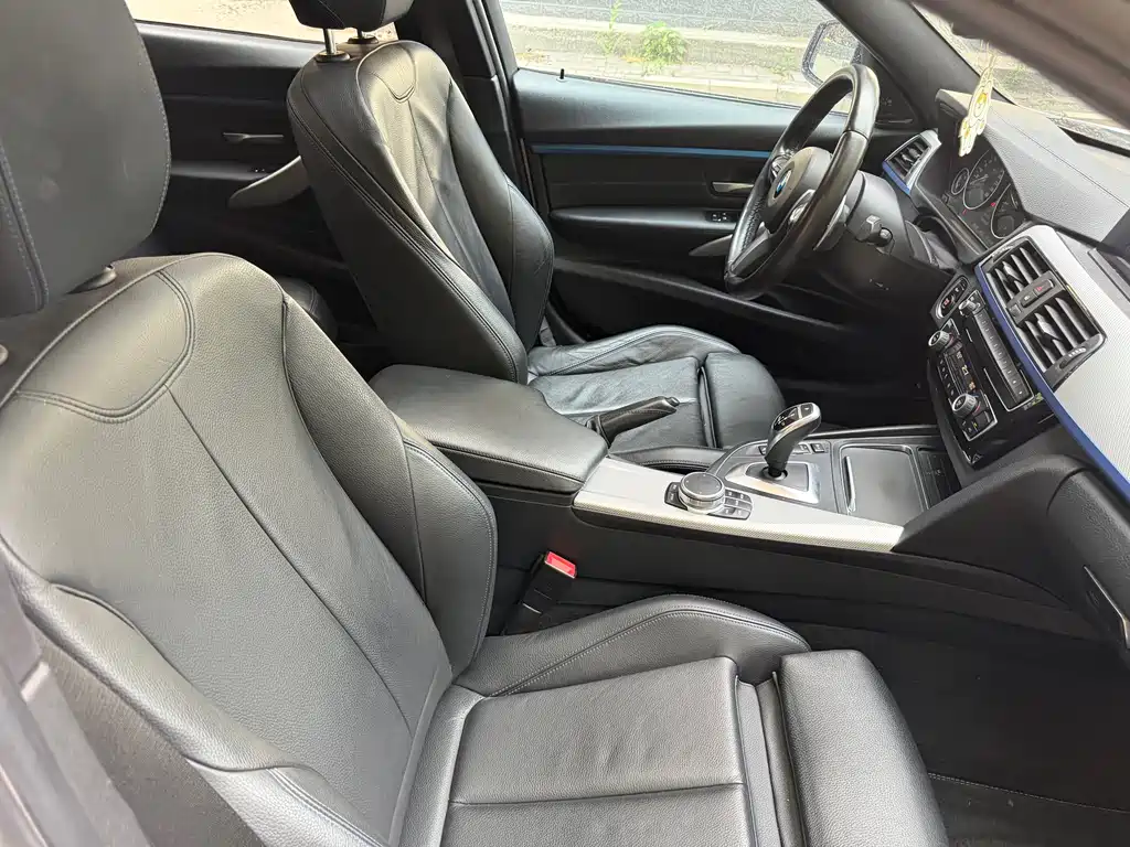 BMW 3 Series 2019 — фото 17