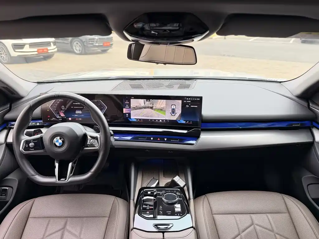 BMW 5 Series 2025 — фото 10