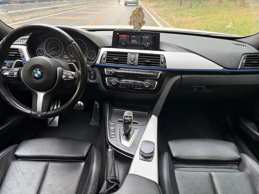 BMW 3 Series 2019 — фото 11