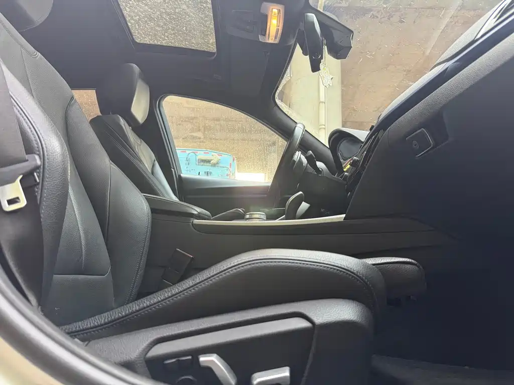 BMW 3 Series 2019 — фото 16