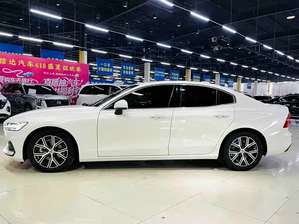 Volvo S60 2023