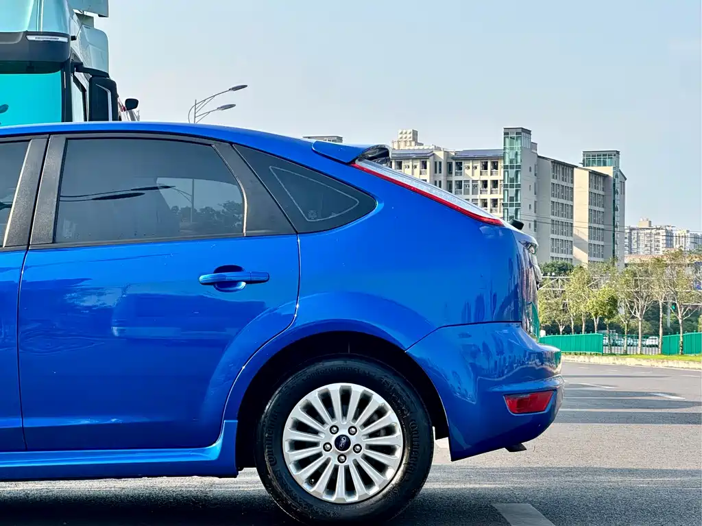 Ford Focus 2014 — фото 9