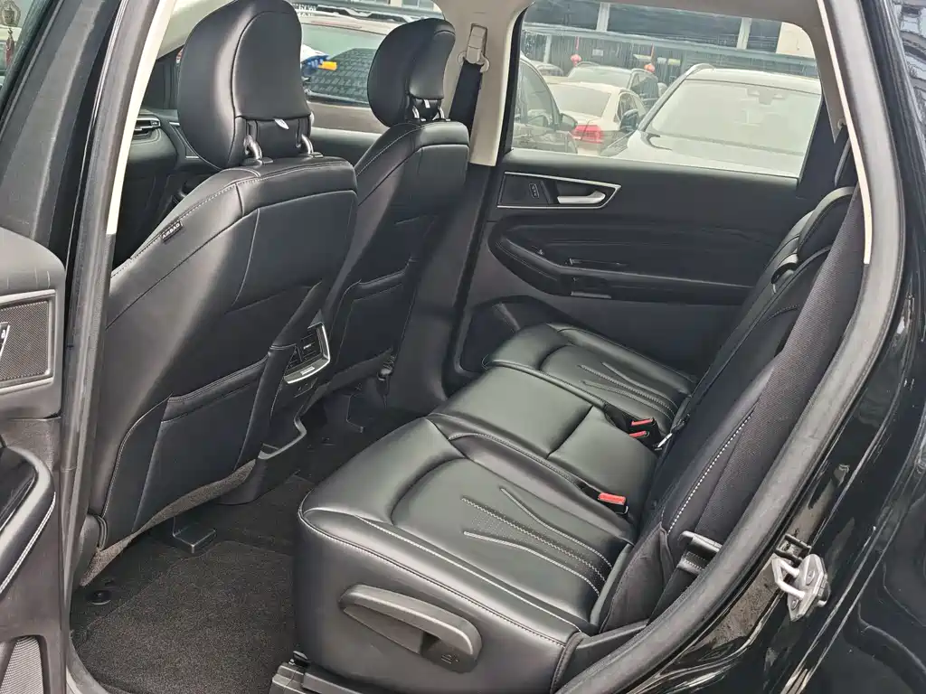 Ford Edge 2023 — фото 13